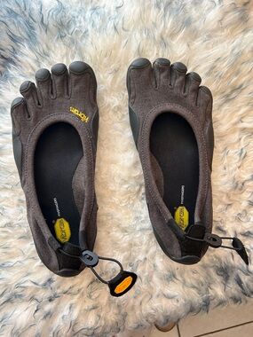 Vibram FiveFingers Women's Gray Minimalist Toe Shoes with Yellow Logo